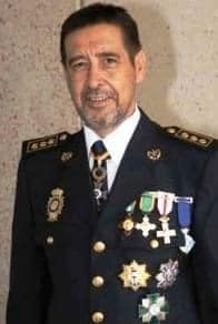 ¿INDIGNACIÓN POR EL CESE DEL CORONEL DE LA GUARDIA CIVIL...? VOY A CONTAROS UNA HISTORIA. Una historia, no para dormir¡ Para contar y recontar¡
Érase una vez un policía que se llamaba Miguel Ángel Fernández Chico. Abro hilo 👮➡️