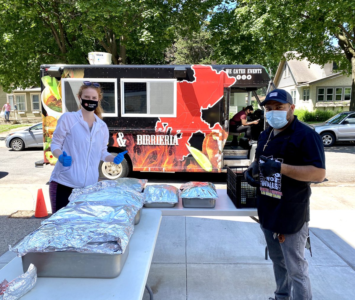 FrontlineFoodMN's tweet photo. Today, with help from @wckitchen, we bought 200 burritos from @las_cuatro_milpas for staff and volunteers at Friendship Academy of the Arts in SE Minneapolis!
#frontlinefoods #frontlinefoodsmsp #community #supportlocal #supportlocalrestaurants #fooddrive https://t.co/4dV2lbW21v