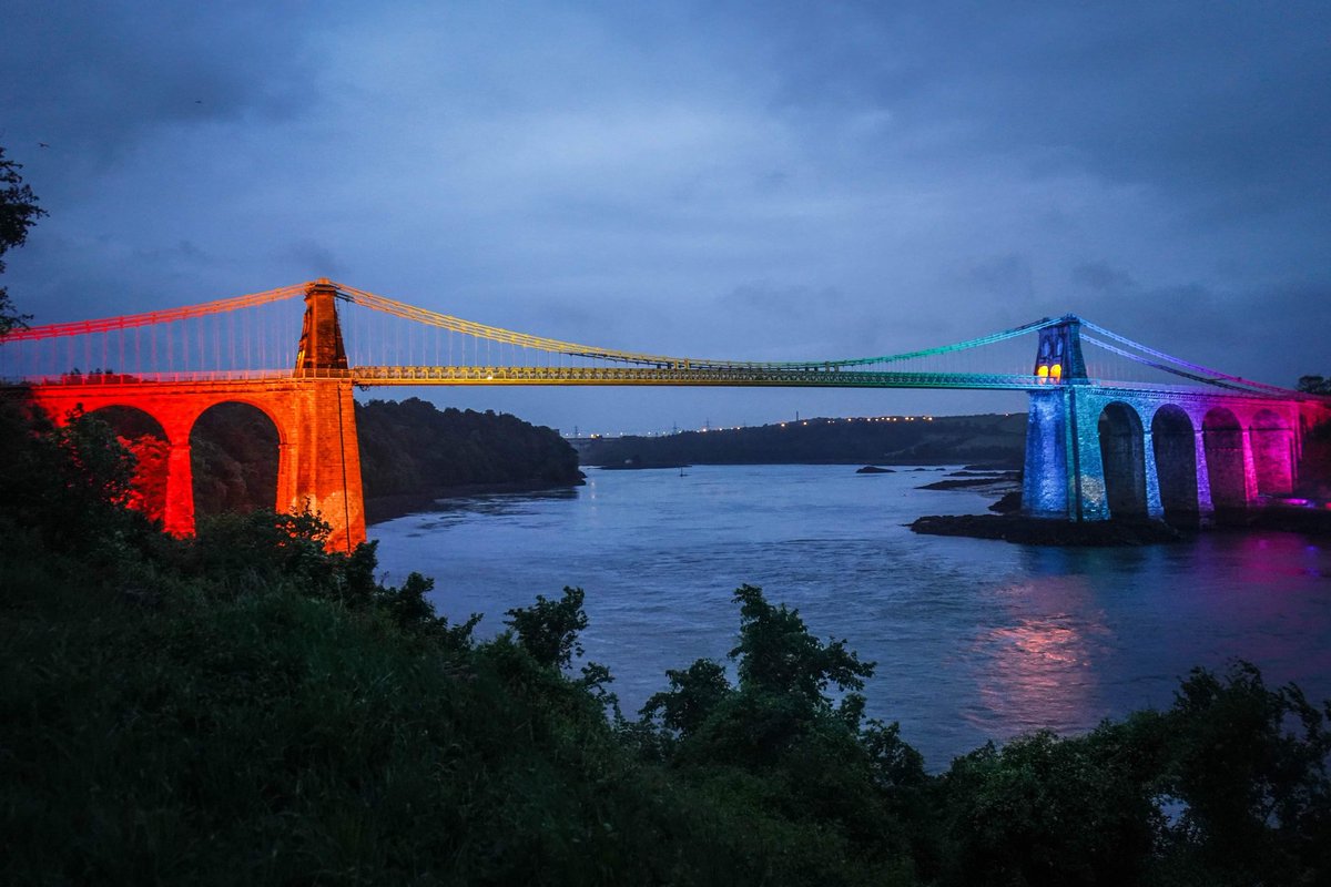 Rainbow bridge tonight 🌈 Amazing to see it all lit up ♥️ #menaibridge <a href="/Ruth_ITV/">Ruth_TV</a> <a href="/itvweather/">ITV Weather</a> <a href="/AboutAnglesey/">All About Anglesey</a> <a href="/AngleseyScMedia/">Anglesey socialmedia</a> <a href="/S4Ctywydd/">S4C Tywydd</a> <a href="/visitwales/">Visit Wales 🏴󠁧󠁢󠁷󠁬󠁳󠁿</a>