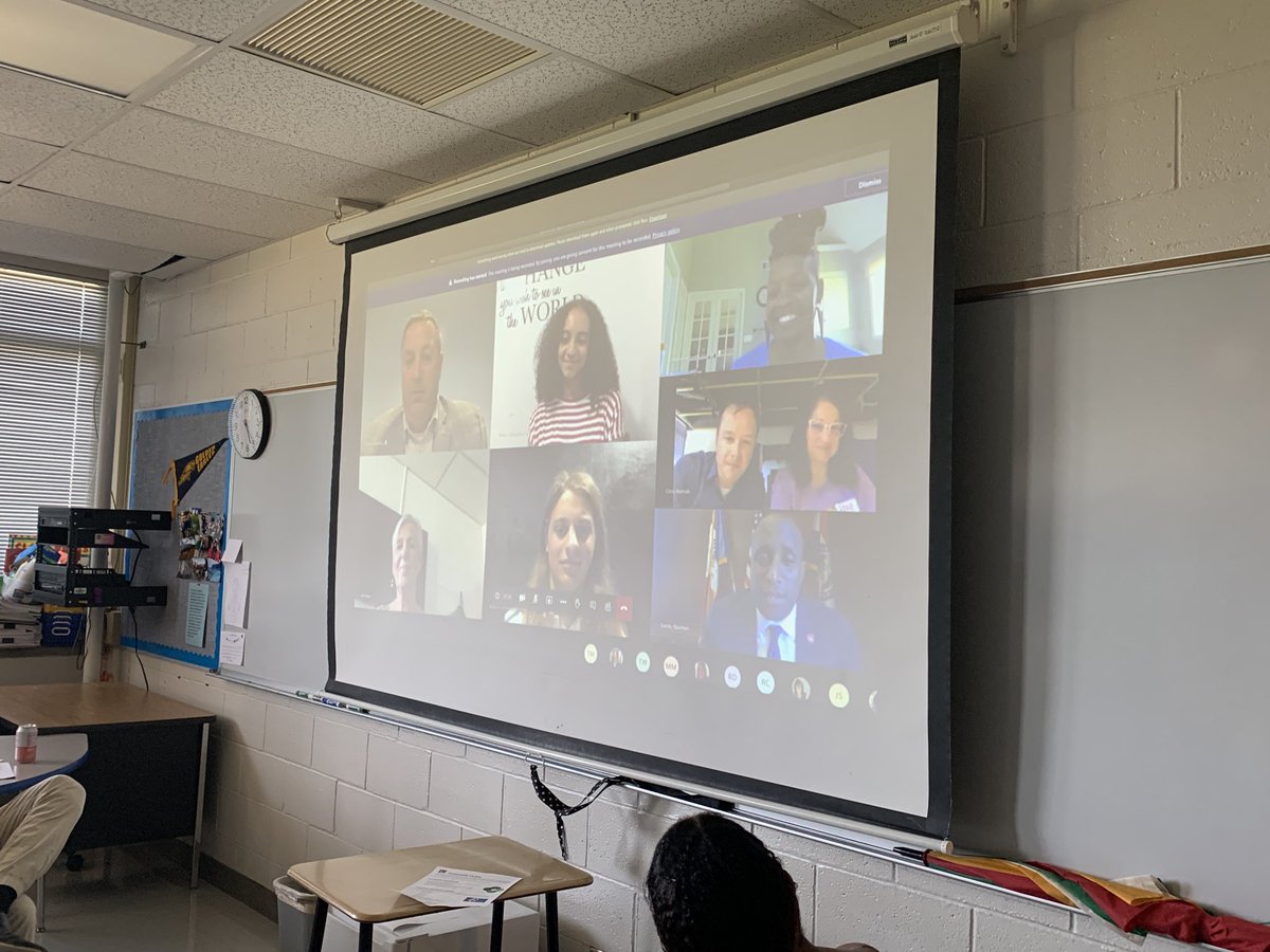 susanhiland's tweet photo. Great community conversations happening tonight with ⁦@NKCSchools⁩ families, ⁦@DanielNClemens⁩ ⁦@jan_kauk⁩ and ⁦@QuintonLucasKC⁩! Coming together at ⁦@Eastgate6NKC⁩ &amp; ⁦@Gateway6NKC⁩ for better understanding. https://t.co/c114dB9ynE