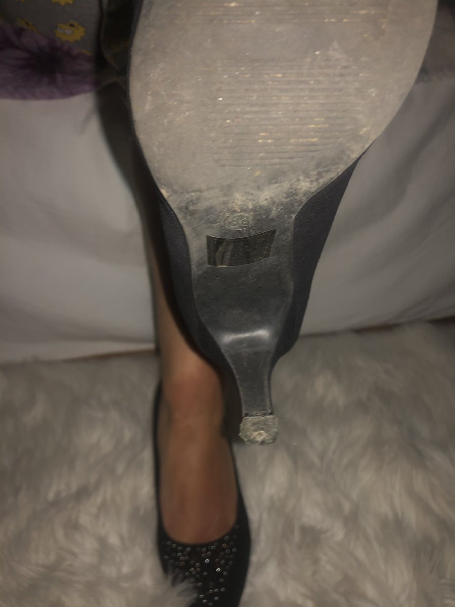 YourQueen_D's tweet photo. Qui veut venir à mes pieds ? #domina #moneyslave #moneymiss #paypig #soumis #bdsm #pieds #fetichisme #paypiggieswanted #sugardaddy #feetfindom #findom #feetlick https://t.co/r75I9hnOUc