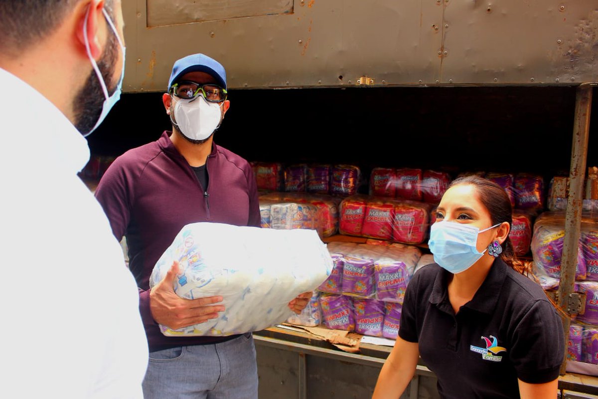 LRodriguez_SV's tweet photo. Nuevamente, recibimos el apoyo de MAXISOL con 300 kits de limpieza, que contienen insumos como: lejía y detergente en polvo. Las #EmpresasSolidarias no han parado de brindar sus apoyos. #TemporalSV🇸🇻 https://t.co/TaY4myzaKi
