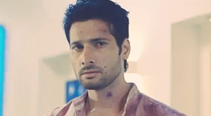 He even went to temple only to pray for her..Arjun -  Uske jaise achi Ladki ko vapas le lia tho humara jaise insaan ko koun raaste me layega bhagwan..Use bachalo vo bohot achi ha  #AhamSharma