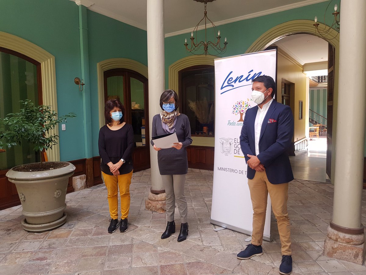 Produccion_Z6's tweet photo. Noticia/ La Dirección Zonal 6 de @TurismoEc entrega la personería juridica a @aagentourazuay1 nueva asociación que aglomera agencias de viajes, tour operadores y mayoristas de turismo de la provincia del Azuay.
#AgenciasDeViajes https://t.co/hNda2AKgzr