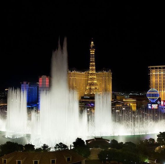 SunSportsTours's tweet photo. #ChooseYourSummer How about #lasvegas ?
#vegas #vegaslife #whathappensinvegas !! https://t.co/lb0B46Nift https://t.co/knJ9Js3big