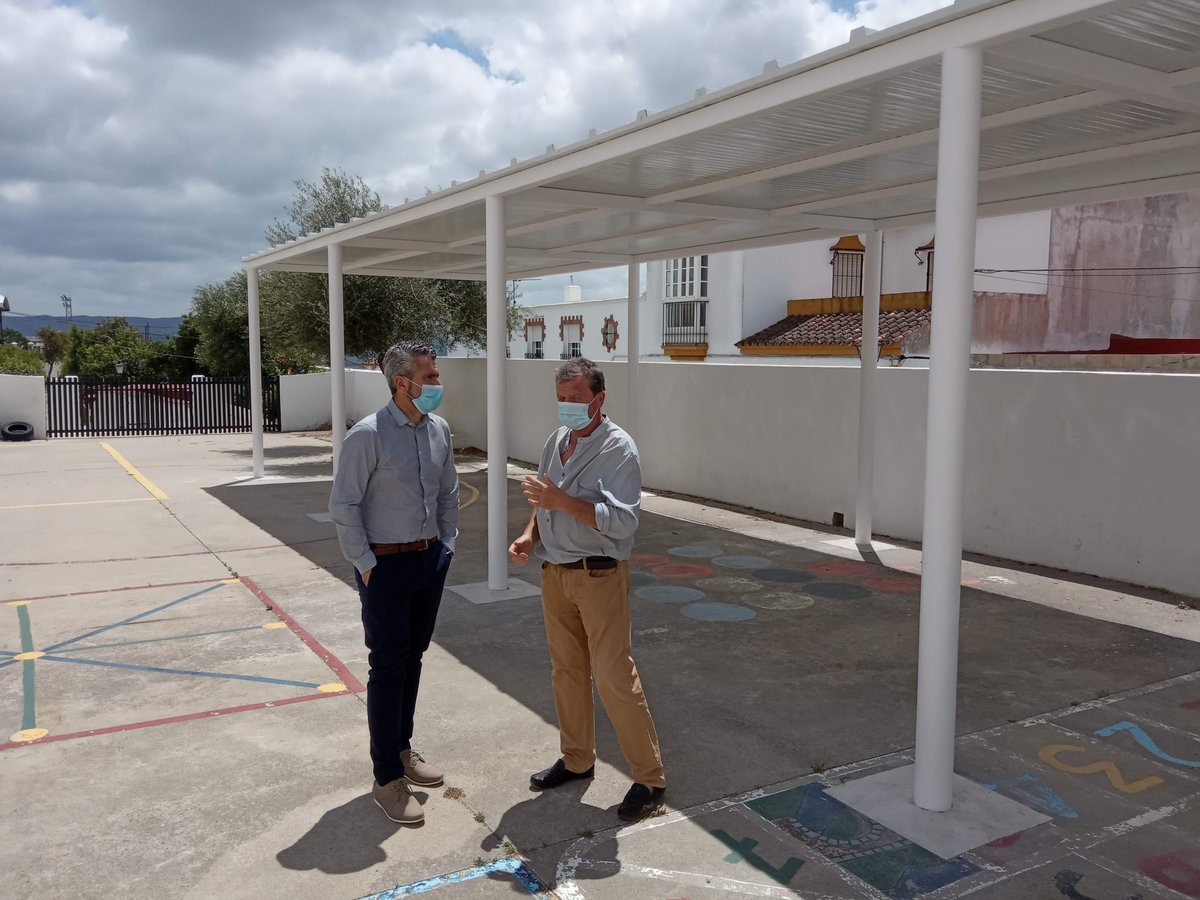 AytoBenalupCV's tweet photo. El Ayuntamiento instala una pérgola en el patio de infantil del Padre Muriel y mejora el acceso del colegio Tajo de las Figuras #Benalup #VíasyObras #PlanInvierte2019 @diputacioncadiz  https://t.co/WAU7RomYep https://t.co/QiknaQdus0