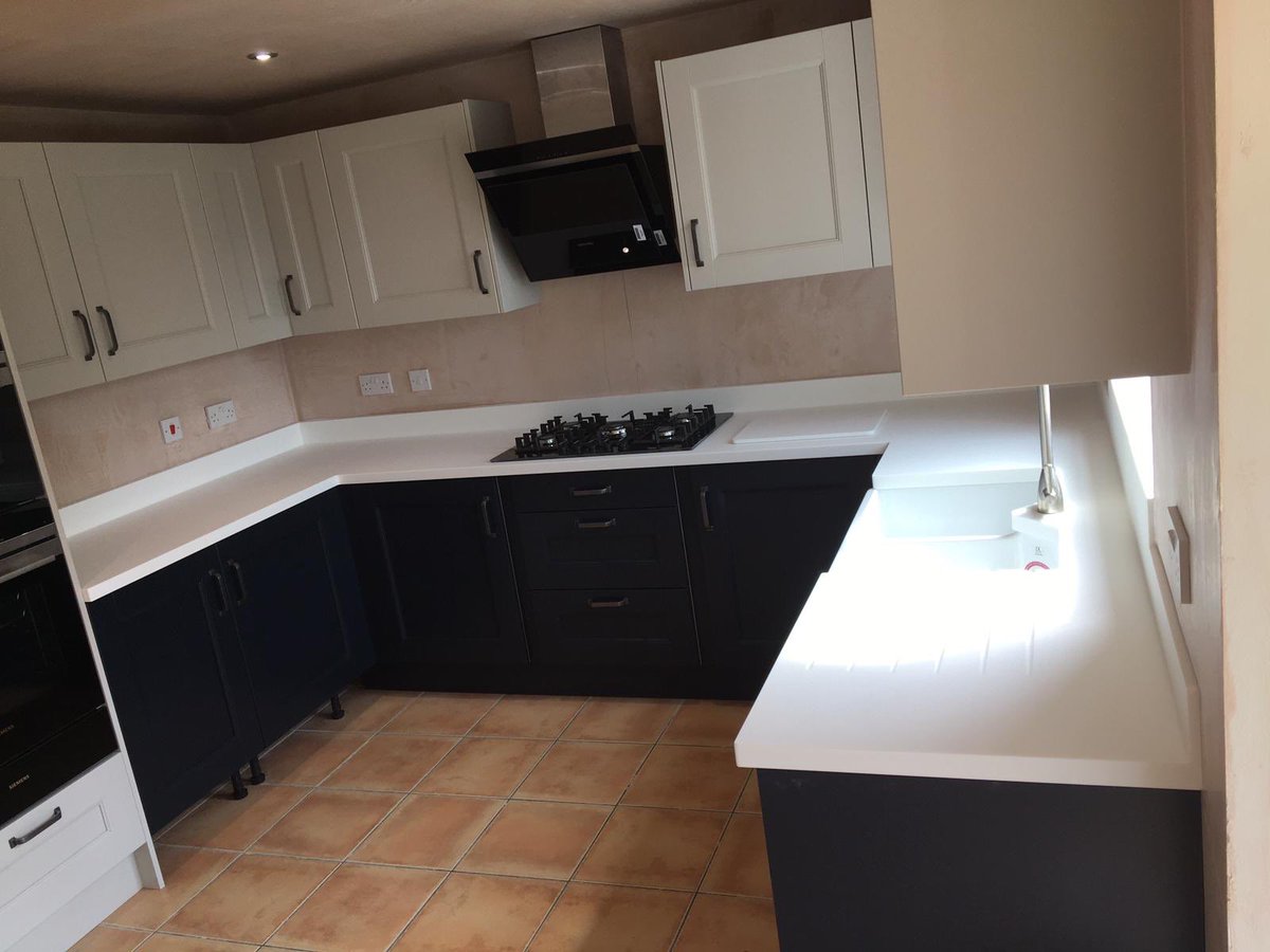 Our highlight of the week in collaboration with the fantastic @akfittedinteriors

#Staron #worktop with:
✏️coved upstands
✏️window ledge
✏️drainer grooves
✏️draining slab underneath sink
#kitchen #homedesign #luxury #interiors #kitchendesign #countertops #interiordesign #kitchens