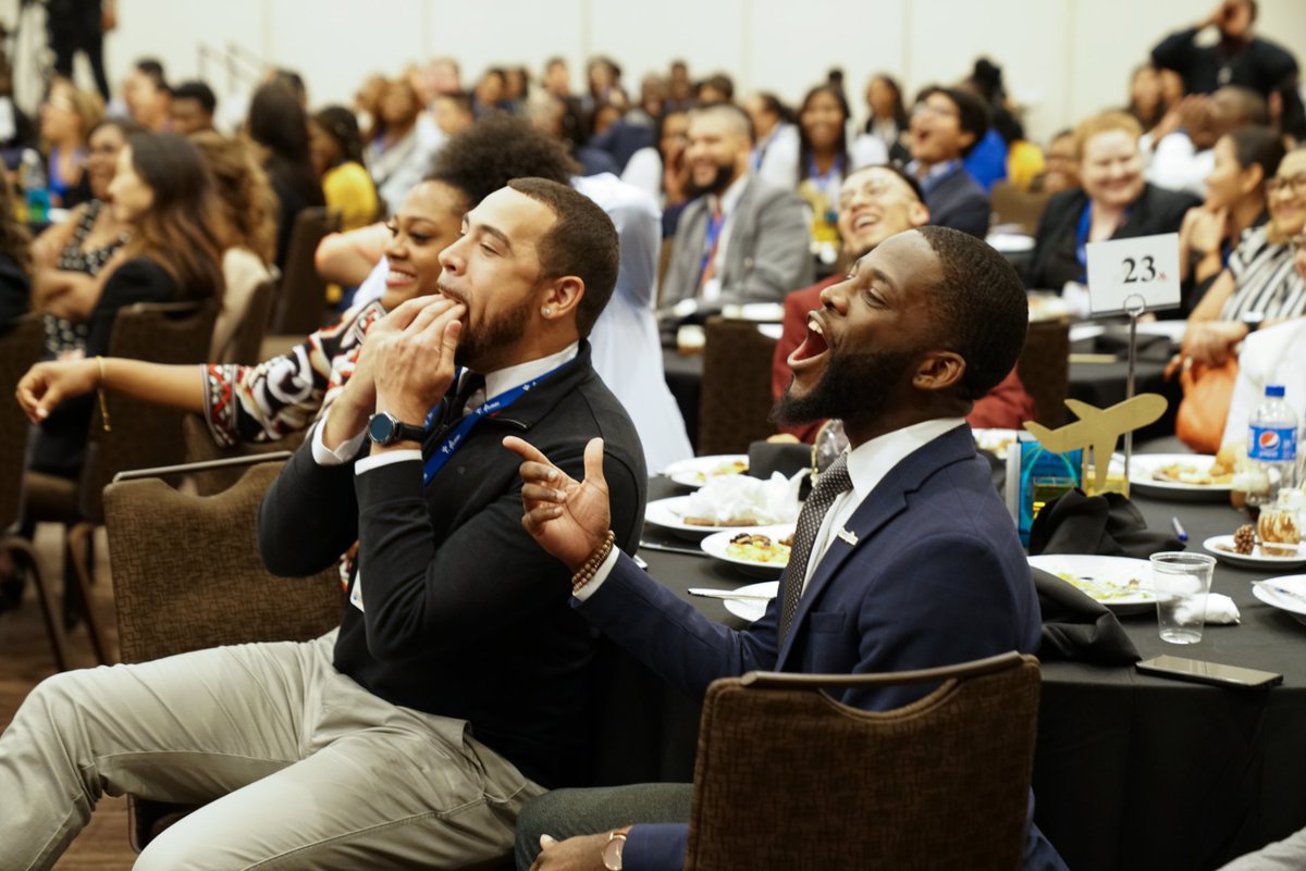 yearupalumni's tweet photo. Cheering on everyone who's striving for greatness!
π£οΈWE SEE YOU - Tag an Alum that you're proud of in the comments below β¬οΈ
#TBT to the Alumni Summit held last year in Atlanta Georgia.
#OneYearUp #YearupAlumni #YearUp #Proudofyou #Congrats #YouAreAmazing https://t.co/f0VQfu4eGm