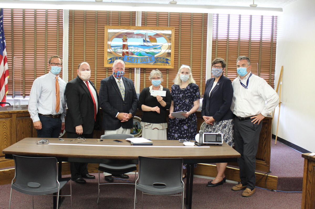 PatrickMOConnor's tweet image. This afternoon, Plymouth County Treasurer Tom O’Brien &amp;amp; the County Commissioners presented Marshfield &amp;amp; Scituate with the very 1st checks from the federal CARES Act.

Marshfield received $1,125,767 &amp;amp; Scituate received $139,019 – funds will reimburse eligible COVID-19 expenses.