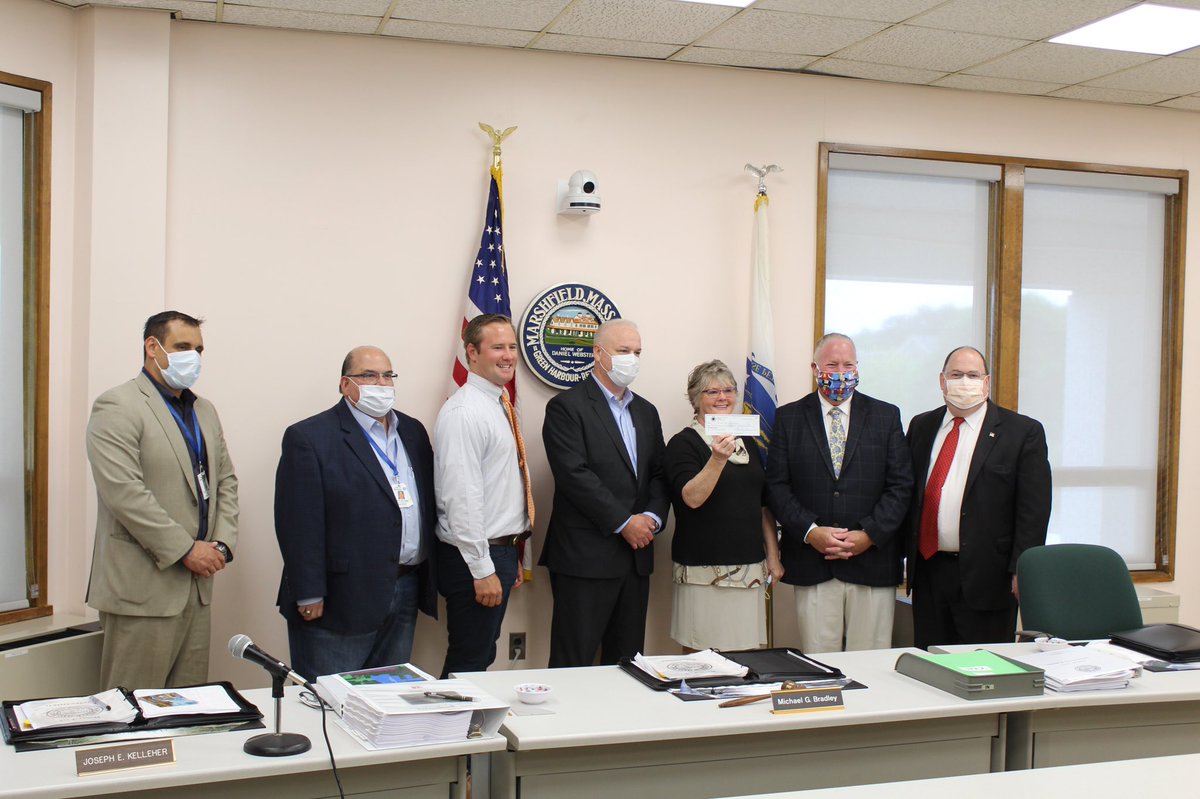 PatrickMOConnor's tweet image. This afternoon, Plymouth County Treasurer Tom O’Brien &amp;amp; the County Commissioners presented Marshfield &amp;amp; Scituate with the very 1st checks from the federal CARES Act.

Marshfield received $1,125,767 &amp;amp; Scituate received $139,019 – funds will reimburse eligible COVID-19 expenses.