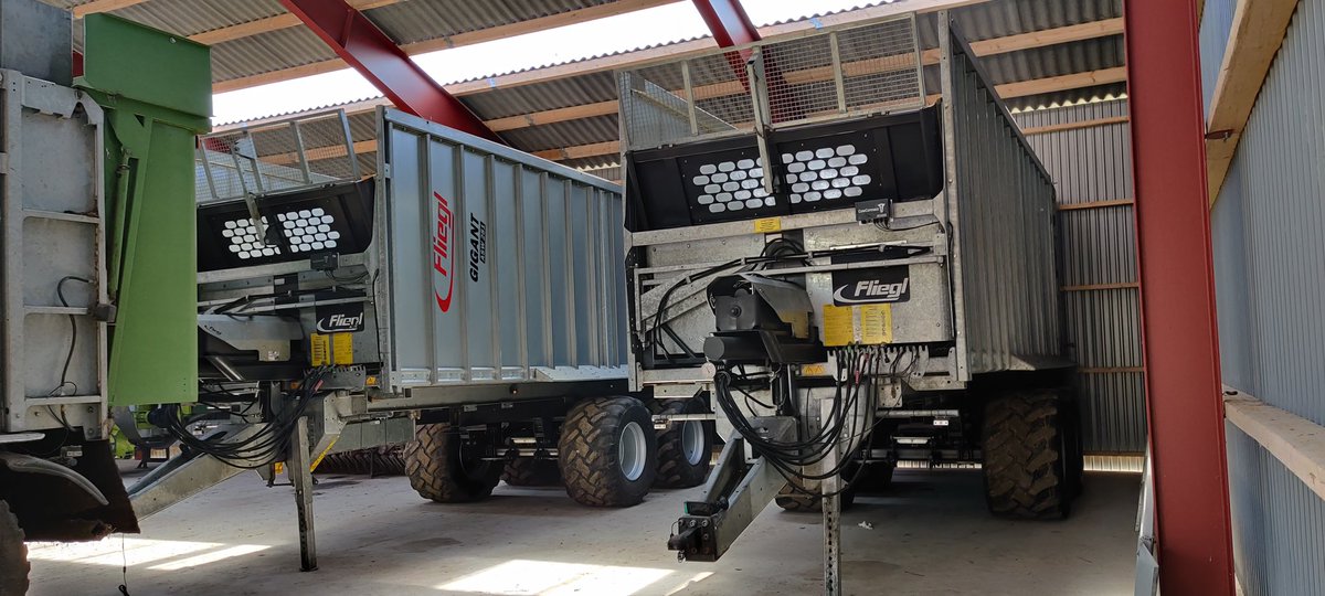 Feedlync's tweet photo. Cowconnect on harvest trailers – is it possible?🤔
As a part of our NIR project, Rasmus is testing to see if the CowConnect box can be used as a weighing system on harvest trailers. Stay tuned! 👏 https://t.co/Yej4Uq8R5a