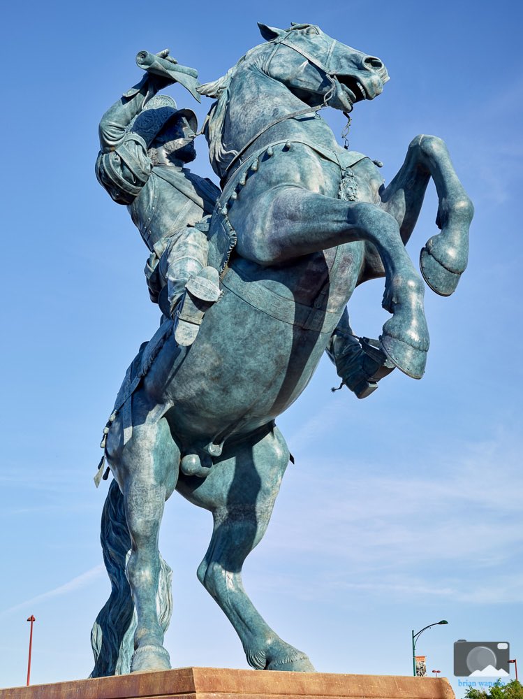 matzimoball's tweet photo. IF THERES ANY STATUE THAT SHOULD BE TAKEN DOWN HERE IN EP ITS THIS ONE AND NOTHING U CAN TELL ME WILL CHANGE MY MIND - THIS DESERVES TO BE TAKEN DOWN!! https://t.co/JsRVU78yuQ
