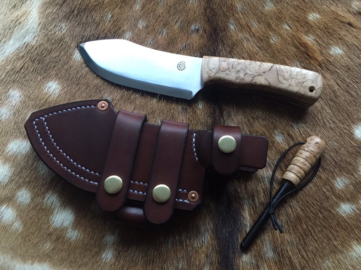 PDBushcraft's tweet image. Custom sheath made for a @tim_ammonite_knives monster. I can’t lie - this sheath took some real thinking about but hopefully I’ve done the blade and it’s maker proud and the new owner will love it!