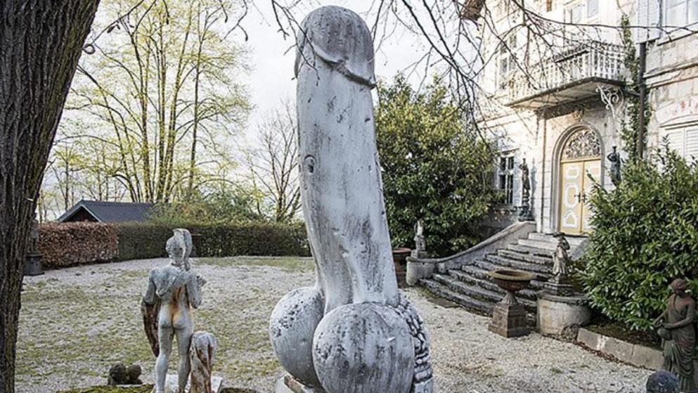 GreggggWallace's tweet photo. I hope to hell that they don't tear down this Piers Morgan statue https://t.co/OlMFUyW0bR