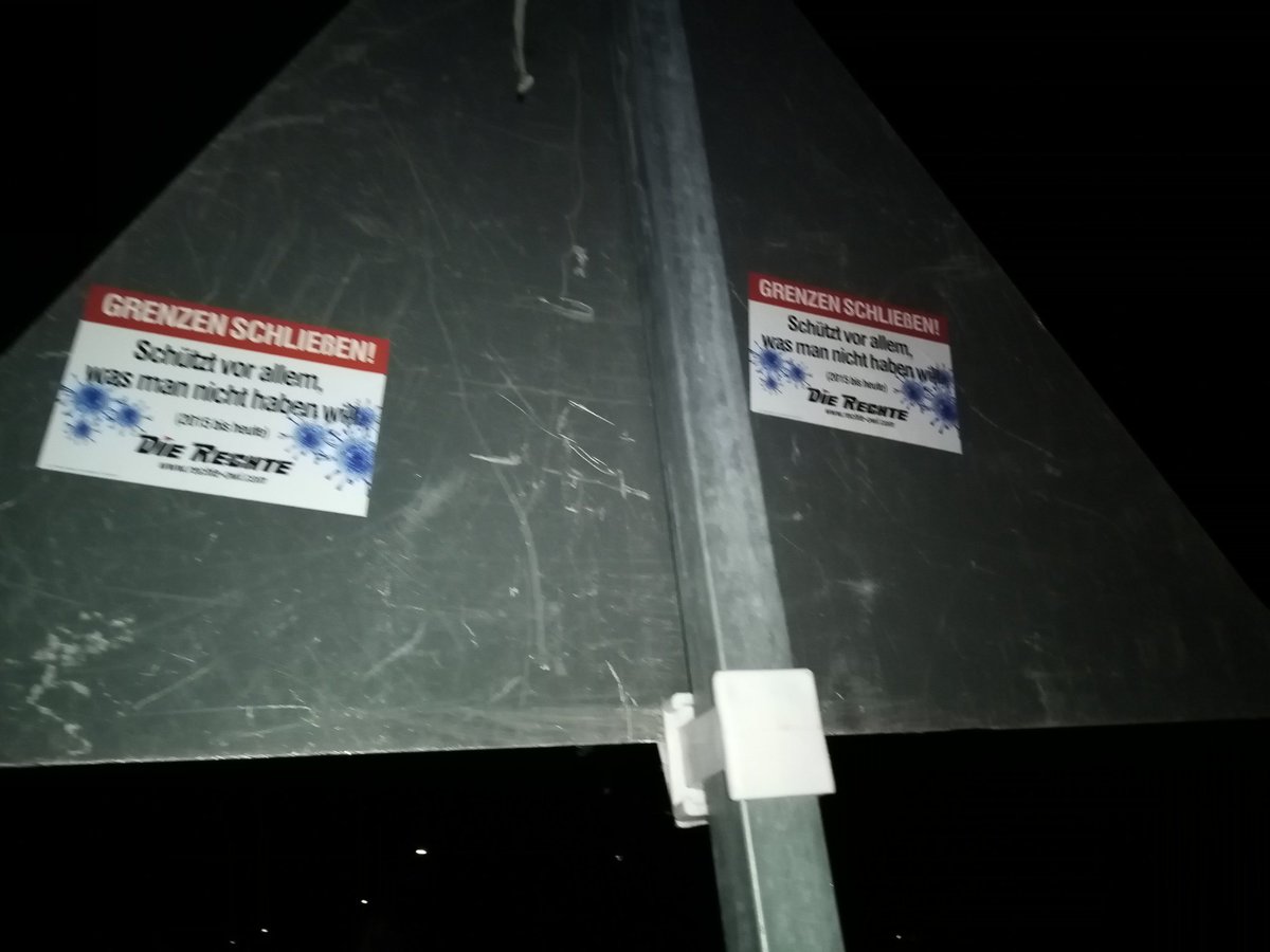 rechteOWL's tweet photo. Im #Bielefelder #Stadtbezirk Mitte sind  neue #Aufkleber aufgetaucht. 👍 https://t.co/rmxAZKTn75
