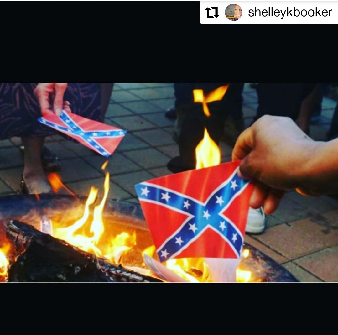 1ShelleyKBooker's tweet photo. I Have A #Dream !

To #Burn This 
#Divisive Symbol

#DOWN to the Ground https://t.co/MlotkcJHvt