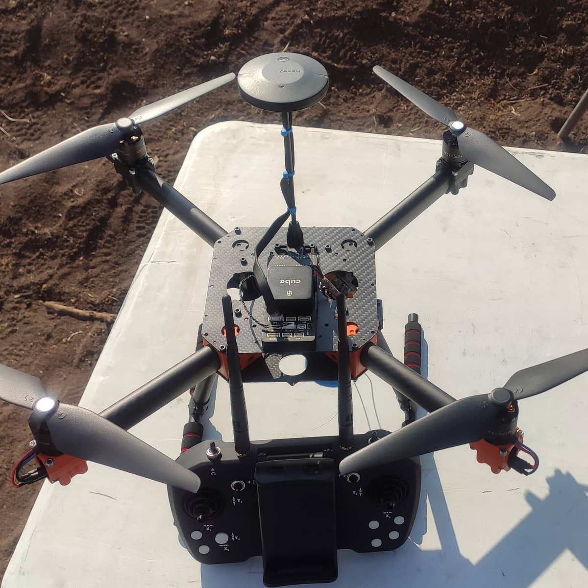 RoboMoticChile's tweet photo. Capacitando y probando nuestro modelo compacto de drone #robomotic #quadcube, con un alcance de 15km. Sólido como una roca!
#dronestagram #dronesdaily
#customdrone #ig_drone #igdrone #chiledrones #chiledrone #dronechile #droneschile #uavexpert #uavdrone #rpa #rpas #cubepilot https://t.co/BkydSWLWB8