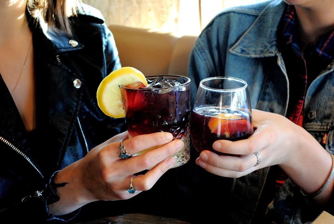 Celebrate Friday Jr. at <a href="/thesutler/">The Sutler</a> with 1/2 OFF signature cocktails, draft beer, and glasses of wine from 3-7 p.m. 🍷 🍻
checkle.app.link/deal/1655628/-…

#nashville #nashvilletn #nashvilletennessee #nashvillenights #tennessee #nash #nashvegas #downtownnashville #iheartnashville #BNA