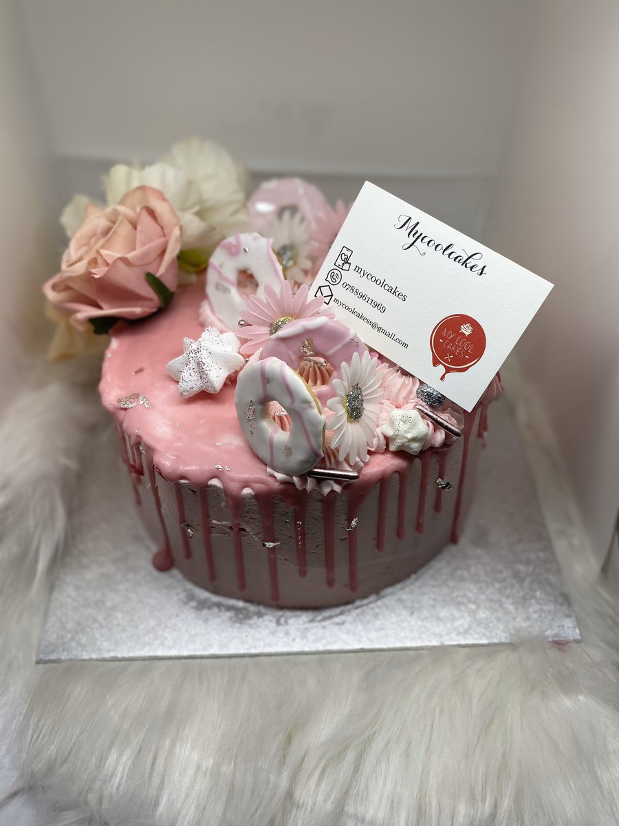 MyCoolCakes's tweet photo. Everyone give my instagram a follow ❤️ https://t.co/xDtvV3I2Lf