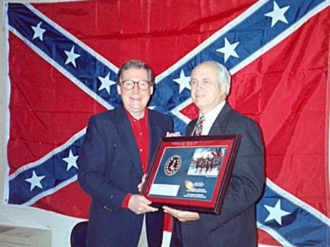 MarisaKabas's tweet photo. just your hourly reminder that the guy on the left is the US senate majority leader https://t.co/dt7mCI1ZL0