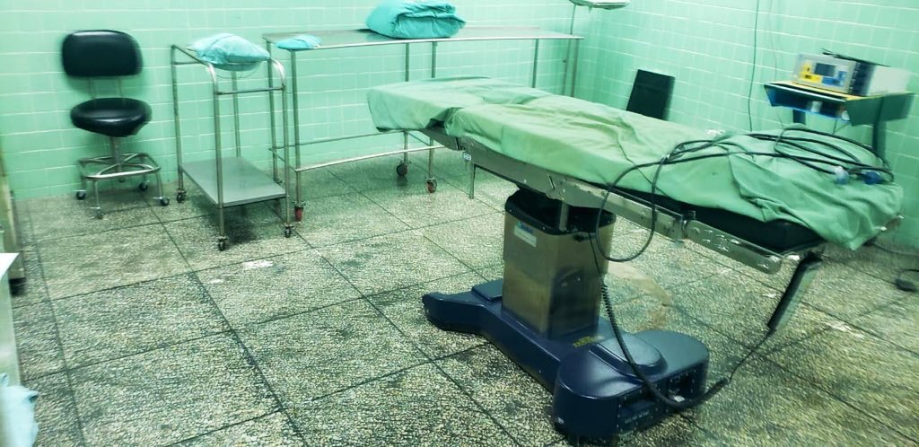 JoseValdezSV's tweet photo. Para quienes siempre han usado el sistema de salud privado, y tienen la capacidad económica de dejarse extorsionar por hospitales que le dan indicaciones a sus doctores para inflar la factura, siempre serán poco importantes TODAS las mejoras hechas en el sector público.

Hilo... https://t.co/Nj3VxCS4Df