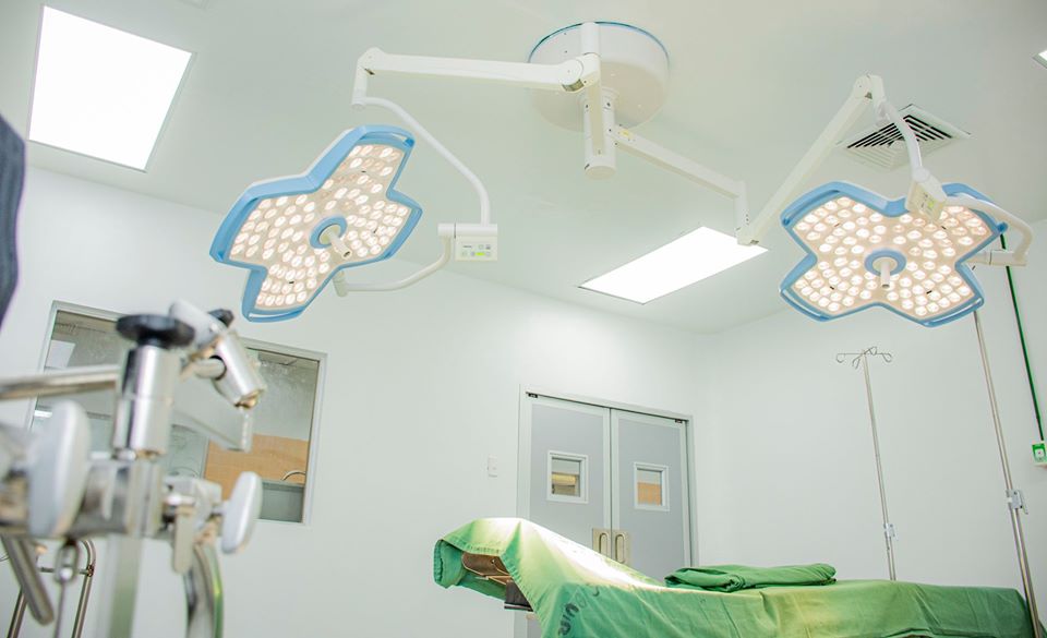 JoseValdezSV's tweet photo. Para quienes siempre han usado el sistema de salud privado, y tienen la capacidad económica de dejarse extorsionar por hospitales que le dan indicaciones a sus doctores para inflar la factura, siempre serán poco importantes TODAS las mejoras hechas en el sector público.

Hilo... https://t.co/Nj3VxCS4Df