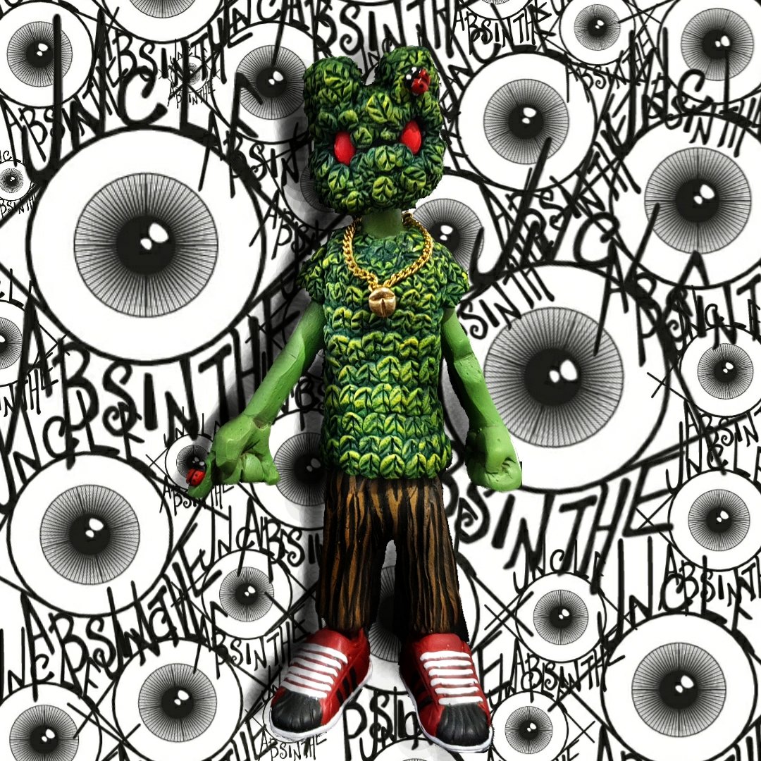 UncleAbsinthe's tweet image. The Green Mandem x Lunartik 💚

#uncleabsinthe #lunartik #whereschappel #custom #thegreenmandem #greenman #designertoys #art #sculpture #leaves #nature #love #ladybird #toyfam #uk
