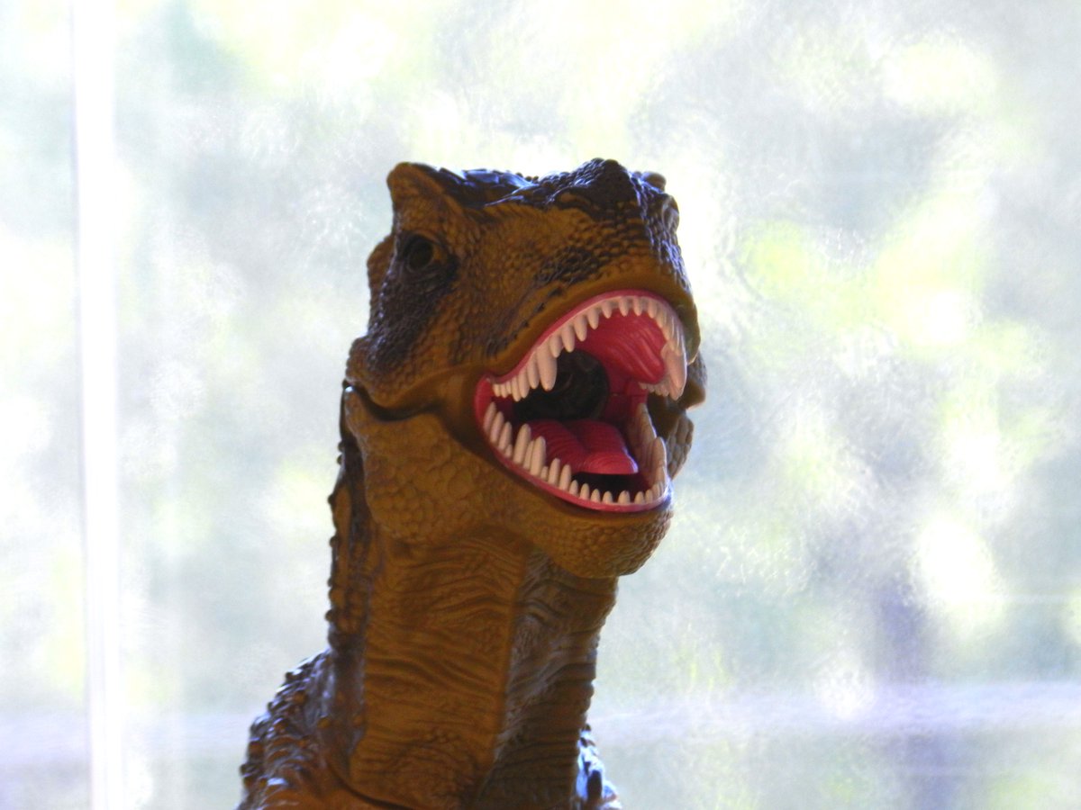 Studio__Topaz's tweet photo. T-Rex Actor Headshot, best known for role in "Standing on Desk Speaker at ET" (2020) #actinggoals #realdinosaur https://t.co/BvSL9dwhUn