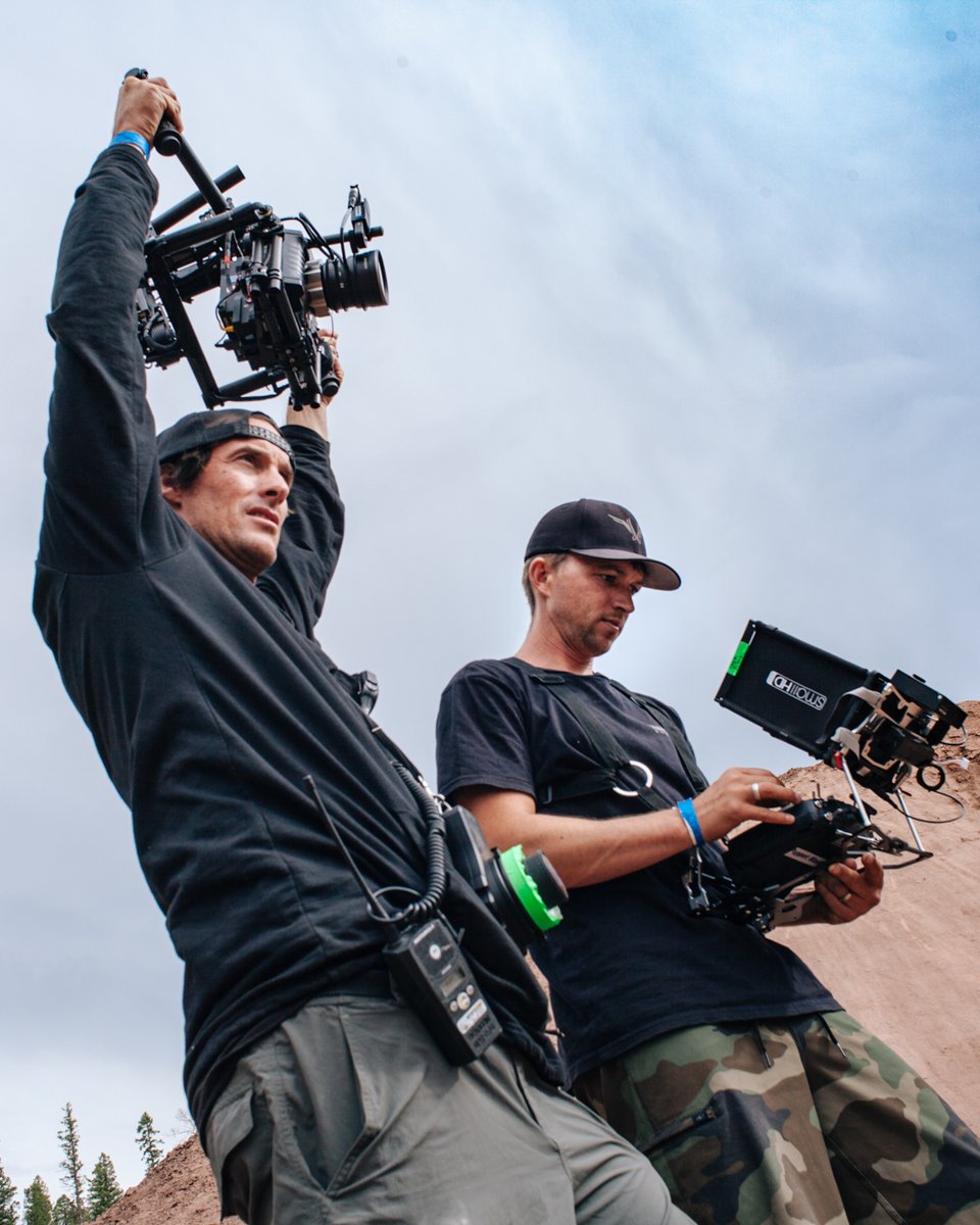 MotionState's tweet image. Classic Lion King pose, dual operator style on this Redbull Dreamline shoot from back in the day.
#throwbackthursday #tbt
motionstate.com

#behindthescenes #behindthescene #behindthecamera #setlife #directorofphotography #dop #cinematography #makingof #cameraman