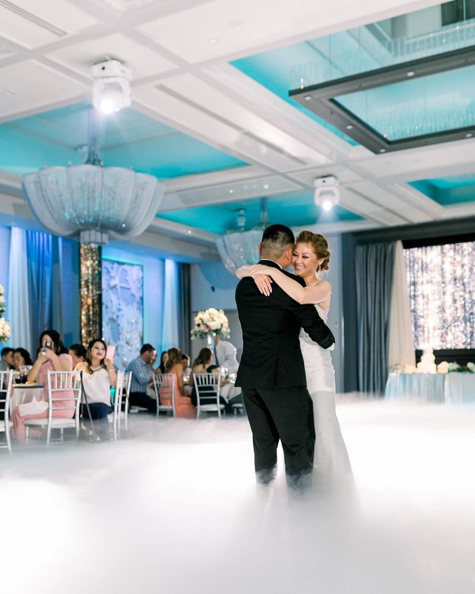 LABanquets's tweet image. This bride's #smile absolutely lights up the #LegacyBallroom. 💫#LABanquets
Photo by: @lovisaphoto on Instagram