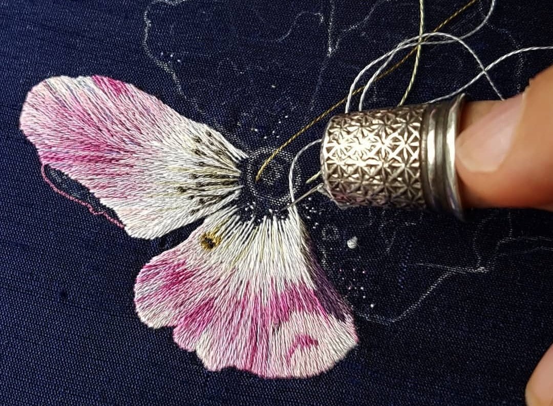margdier's tweet photo. Embroidering a wild rose on a beautiful navy silk..#artisanhour #handembroidery https://t.co/h6fefJjTuZ