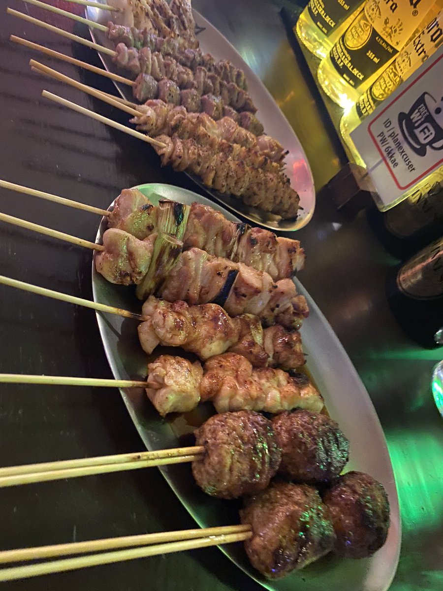 あっつんchannel Youtuber アトランティカ呑みだけど 中村屋の焼き鳥を店長が差し入れくれた ご馳走様です 人間に本当に恵まれてるし いつも一緒にいてくれる人生の先輩方大好きです 絶対今後成功させて恩返ししなければ Youtubeチャンネルは
