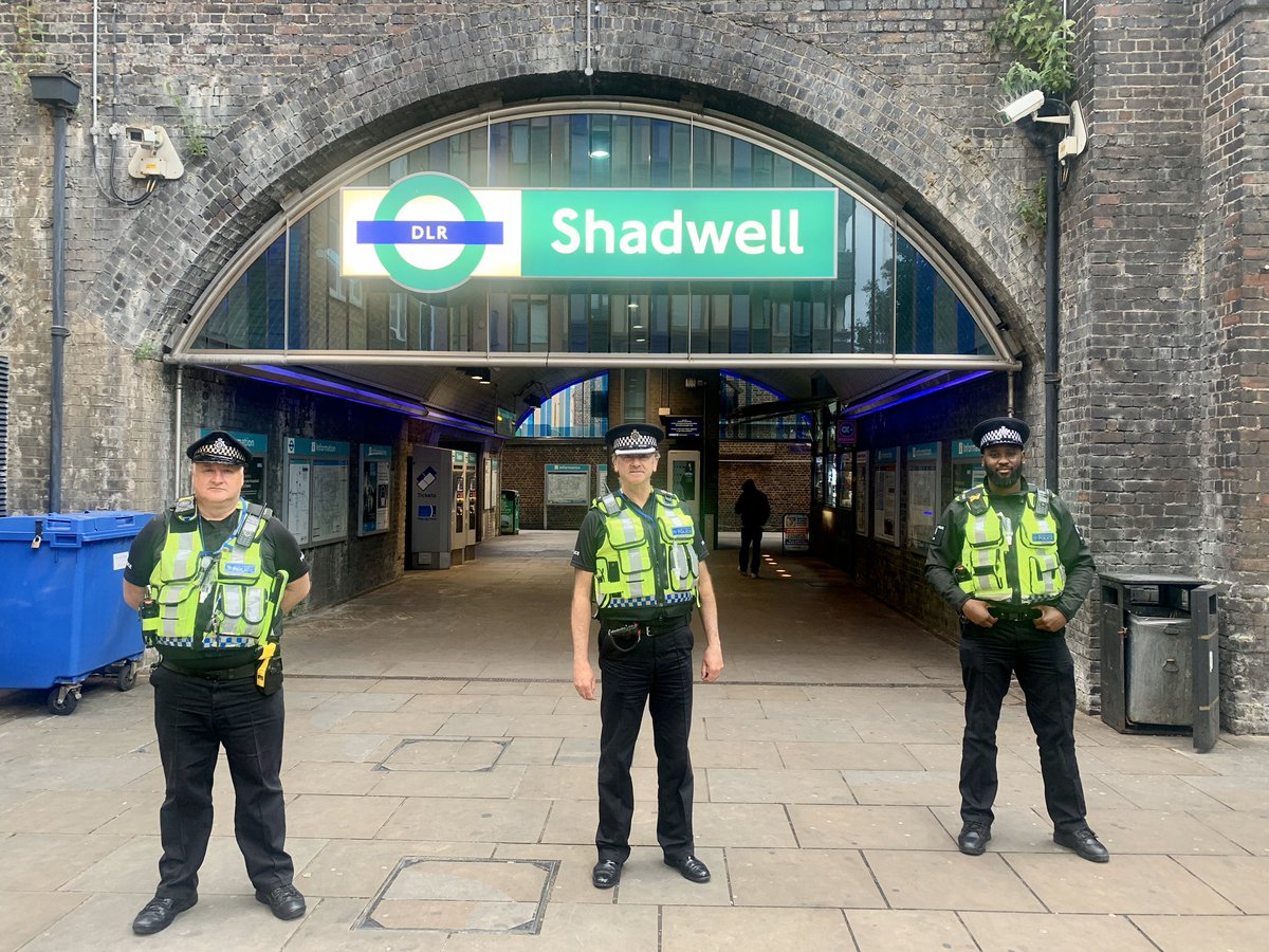 BTPFry's tweet photo. Great to see the team from BTP West Ham patrolling the @LDNOverground  and @LondonDLR network this evening! 
It was also good to see @BTPLondon and @BTPPaddington officers and staff during my visit to Central London Police Station Custody this afternoon! https://t.co/QBmAzOVq88