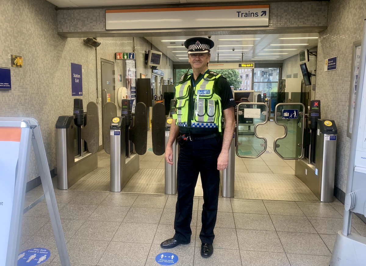 BTPFry's tweet photo. Great to see the team from BTP West Ham patrolling the @LDNOverground  and @LondonDLR network this evening! 
It was also good to see @BTPLondon and @BTPPaddington officers and staff during my visit to Central London Police Station Custody this afternoon! https://t.co/QBmAzOVq88