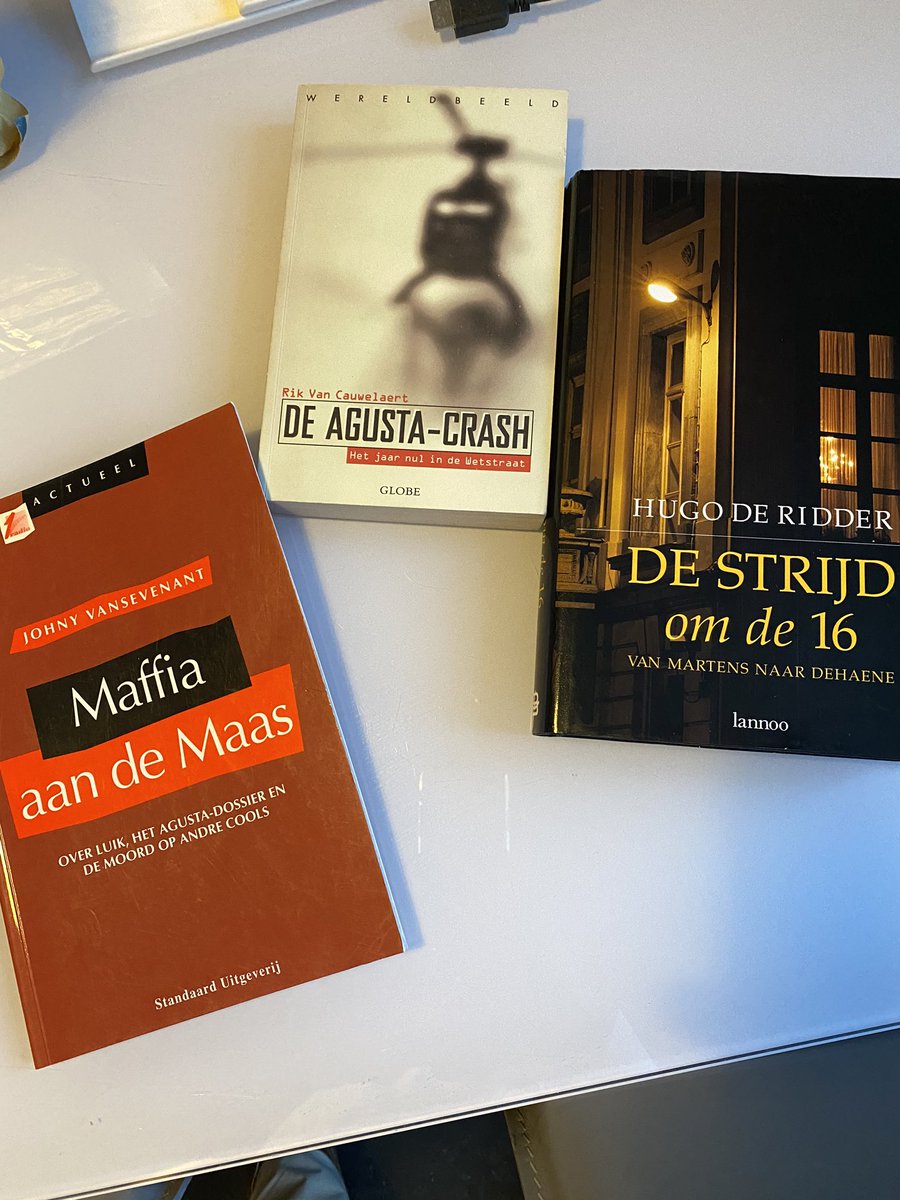 KWillekens's tweet photo. Uit nostalgie. En vaststellen dat er in het land niet zo veel veranderd is. In memoriam Hugo De Ridder. Gelukkig wel nog bij ons: @sevenaj en @cauwelaert. Journalisten met de grote J #de16 #Waalsepolitiek https://t.co/iRrBOxv6jB
