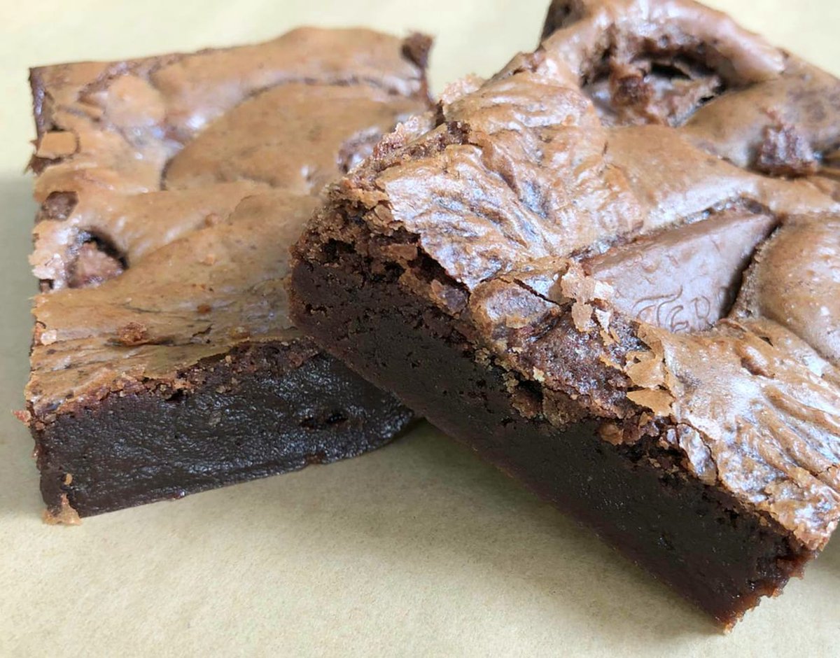 HelsKitchenUK's tweet photo. 24hrs left to order for Father's Day Postal Boxes and door step deliveries. Simply drop me a message via helskitchenuk@gmail.com or visit https://t.co/epWM2LnT2D to inbox me 🍫📮🎁💙 #fathersday #postalbrownies #shoplocal #supportsmallbusiness https://t.co/KozwO3LiZ6