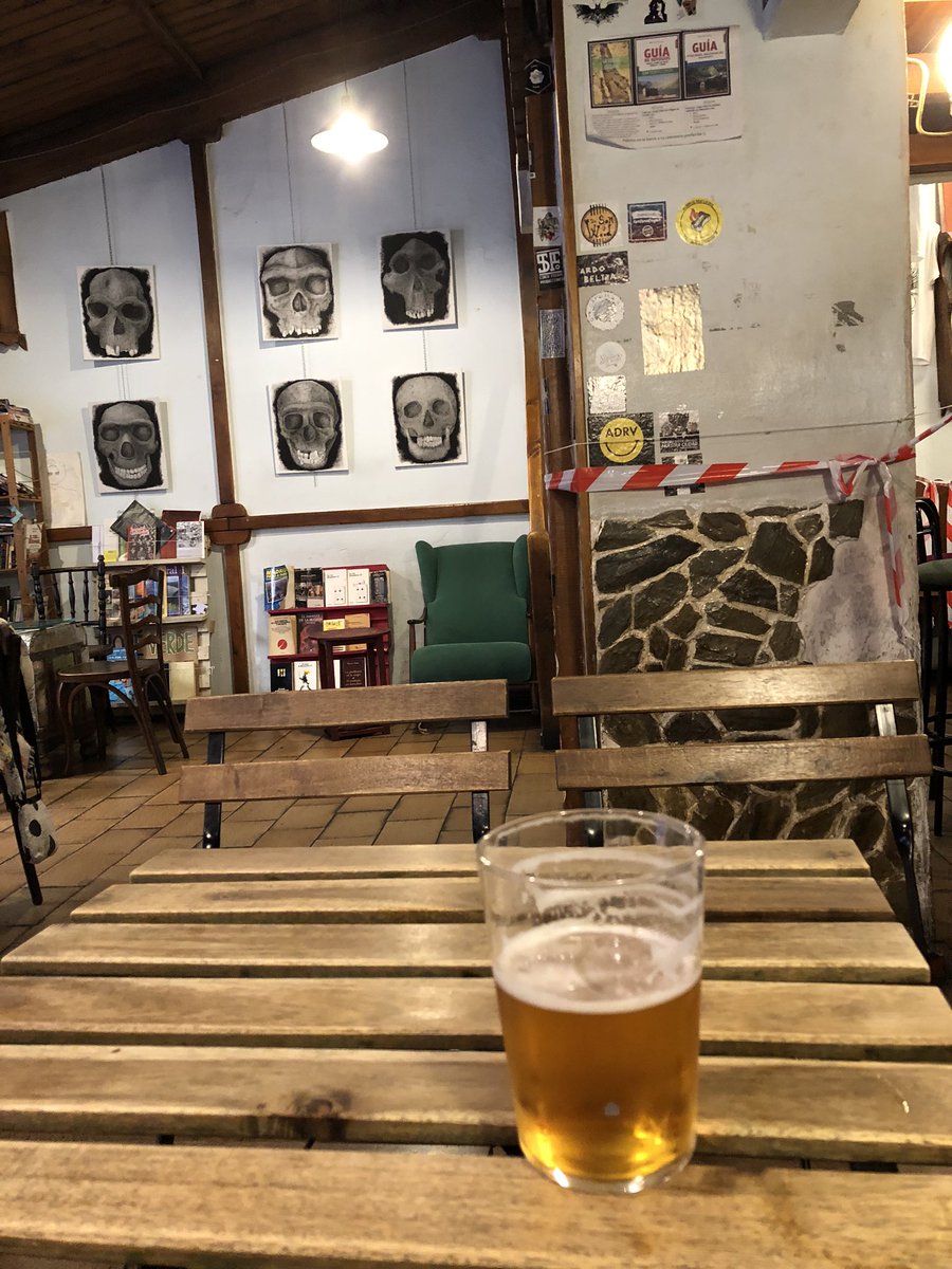 Hijxs de Harris. Bares, exposiciones y conversaciones. De vuelta en uno de nuestro lugares. Exposición “cráneos de la evolución” y con regalitos en barra si aciertas cuáles son... Jalón y honor!!! Estratigrafía o muerte!!! Otra Arqueologia es posible!!! @elrastrel <a href="/arqueoart/">Juan I. Garcia</a>