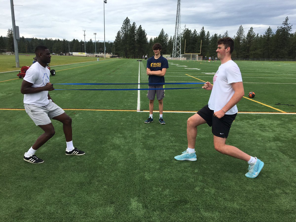 TommyB_K's tweet photo. Bball Boyz need strength too💪🏼💪🏿(after Speed work🤓)#BKcrew💯 @GavinGilstrap2 #SimpsonBros #speed #strength #training Bring It!👍🏼👍🏿♥️#MakeAGreatDay🙏🏼 https://t.co/mh8kxjKYLu