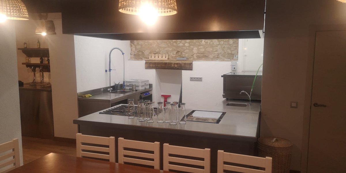 egcalonge's tweet photo. 🎛 El lloc més càlid del nostre espai ja està a punt 🔥🔥🔥

#cuina #showcooking #fogons #bonacuina #weareready #ilovemyjob #calonge #costabrava #baixempordà #espaigastronomiccalonge #espaigastronòmiccalonge https://t.co/XsVDvkmOcd