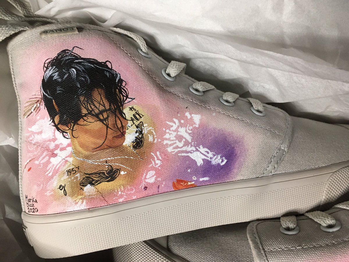 Earthling_Harry's tweet photo. I finished my first Harry related commission and I love them so much๐ฅบ๐๐ https://t.co/YO6mqarLw5