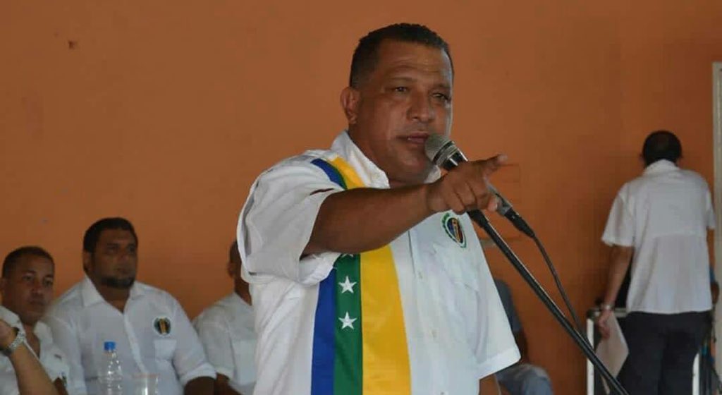 alfreditodiaz's tweet photo. 2015 ganamos la AN. 2016 debimos haber ganado las Gobernaciones. 2017 hubiésemos ganado las Alcaldías. 2018 seguro estaba que ganaríamos la presidencial. Somos mayoría y ya lo hemos demostrado. Vamos nuevamente a dejar la ruta electoral? 
Falta defender el voto, es la esperanza. https://t.co/RC3CNLSbm0