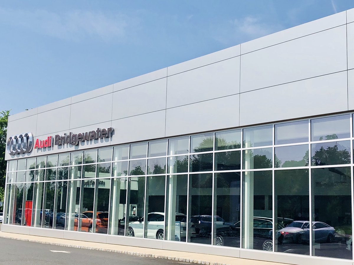 FairfieldMetal's tweet image. #ThrowbackThursday Bridgewater Audi still looks good. @arconic Over 9,000 square feet of the Econect-RS system. #ACM #Metal