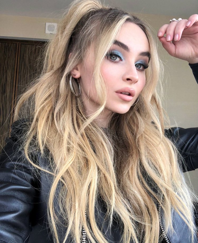 LivHolt_RP's tweet photo. Are these lips ready to suck😈💋 https://t.co/51yJevOBLL