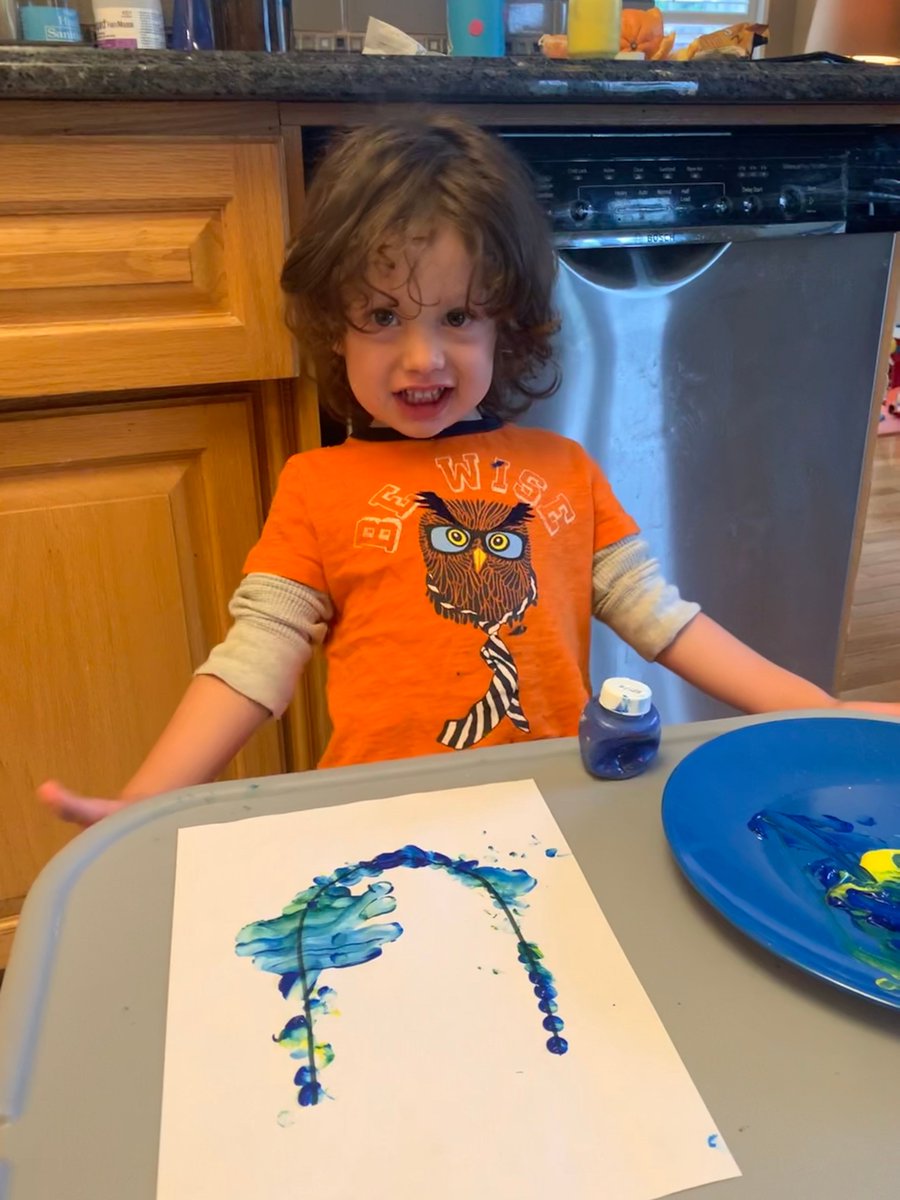 MontiSudbury's tweet image. The Toddler class has been working with the letter &quot;U&quot; this week! Try this fun finger painting activity with your child to help them learn the letter and work on their fine motor skills.  
#learningthealphabet #finemotorskills #fingerpainting #montessoriathome #montessorisudbury