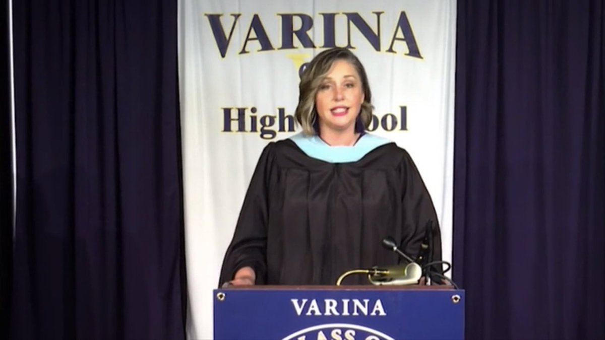 TFerrellJr3's tweet photo. In her message to the class of 2020, @amseelyeducator encourages her students to be difference makers. “We need your youthful energy, your brilliant minds, your relentless spirit, and your unending optimism.”  Powerful words, Mrs. Seely! Congratulations VHS Class of 2020. https://t.co/fkXWP8hpVK
