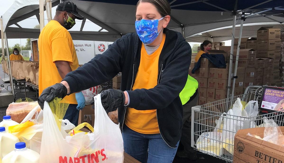 abbvie's tweet photo. Partnering with @FeedingAmerica is one reason we’re named to the #Civic50 as one of the most community-minded companies. Learn how our donation is putting groceries into the hands of more families: https://t.co/Q9sildTIKS #AbbVieGivesBack https://t.co/g3DyMckQMy