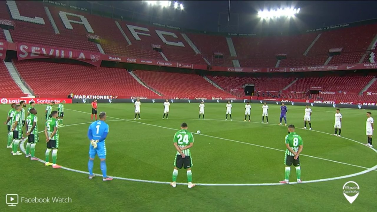 A minute of silence before kick-off to remember victims of Covid-19 ahead of Sevilla and Real Betis match. (Credits: Twitter)
