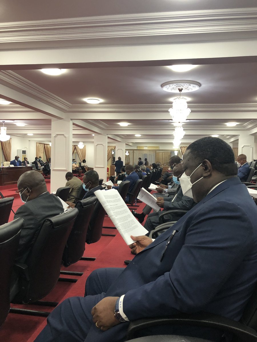 1) Emmanuel Issoze Ngondet vient de nous quitter. C’est très difficile à croire et à accepter. Le Gabon vient de perdre l’un de ses dignes et valeureux fils. Homme dévoué et grand commis de l’Etat, il laisse derrière lui le souvenir d’un homme déterminé, loyal et compétent.