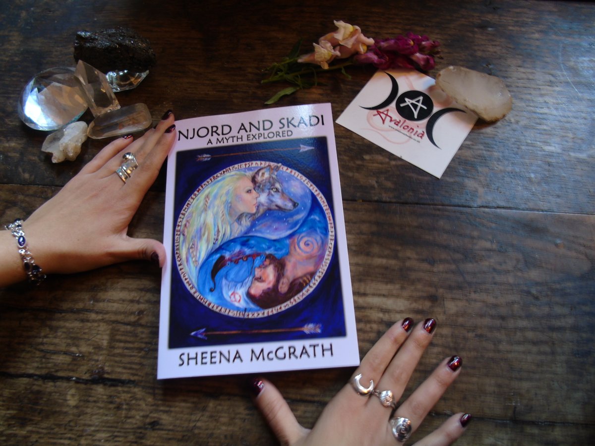 avaloniabooks's tweet photo. Odin's Gateway by Katie Gerrard, 2009. A wonderful introduction to working with the Runes, perfect for beginners & those looking to firm up their foundations.
#katiegerrard #norsemagic #viking #runicmagic #paganism #magicalrunes #runicwitch #divination #oracle #norserunes #odin https://t.co/08RPcVYmgM
