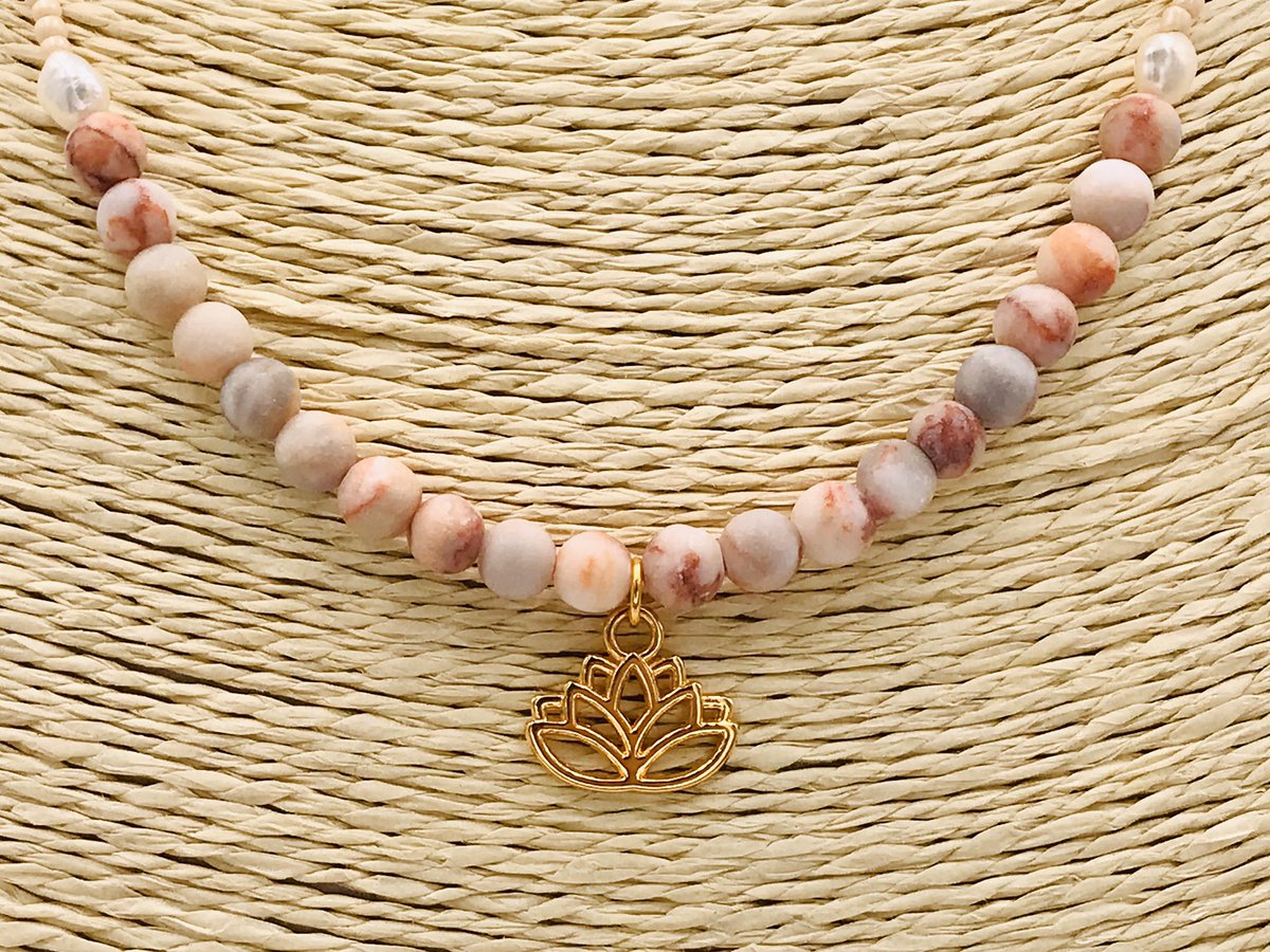 TantalisingB's tweet photo. Silver or gold color lotus necklace with semi precious stones and fresh water pearls £9.99 https://t.co/ay4BCNNSta